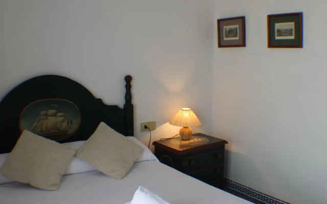 Avenida 5A in Roses With 3 Bedrooms and 2 Bathrooms