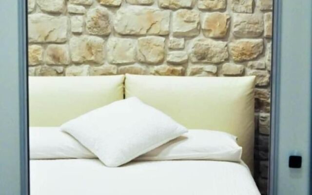 Olivia Rooms Teocrito