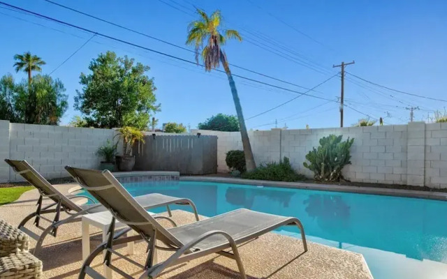 Amazing 4-bdrm W/backyard Paradise in Scottsdale!