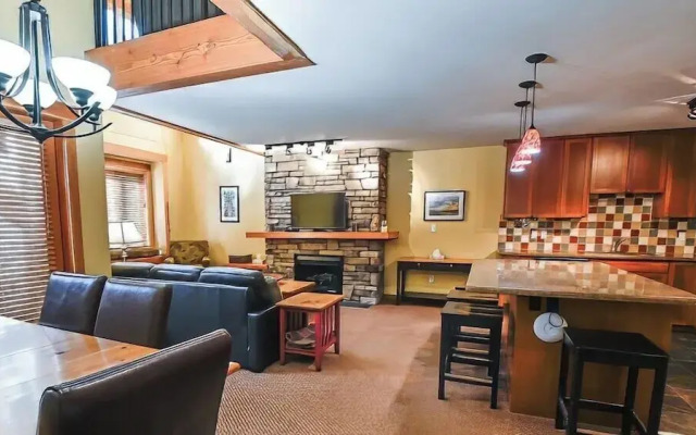 Pinnacle Ridge Chalets by Fernie Lodging