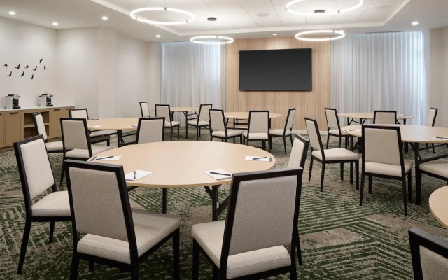 Hyatt Place Montreal Airport