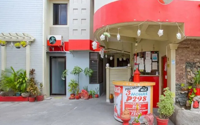 OYO 721 Silks Inn