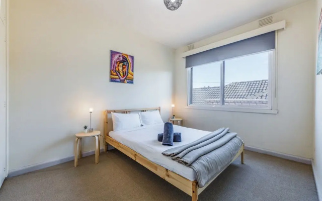 2 Bed Apartment With Free Parking - Netflix, Close to Train