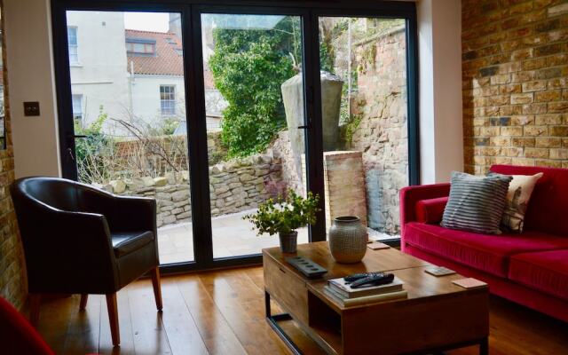 Bright 3 Bedroom Home Bristol