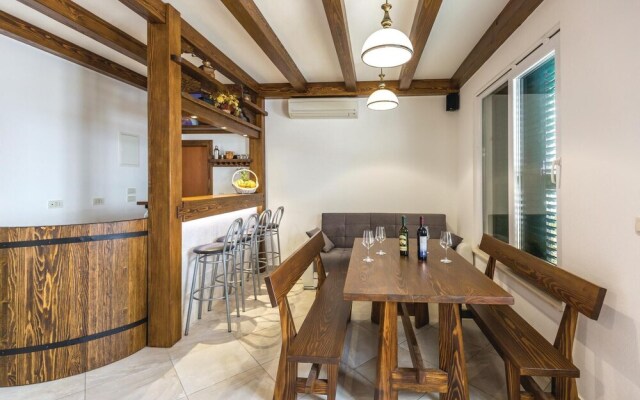 Amazing Home in Tucepi With Wifi and 4 Bedrooms
