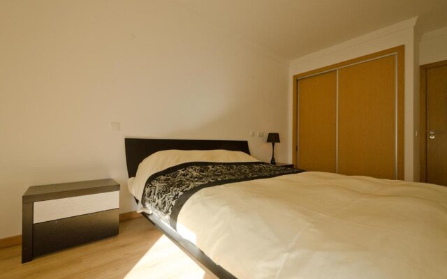 Modern 2 Bed Apartment 5km Carvoeiro