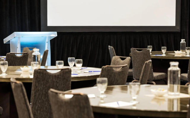 Delta Hotels by Marriott Minneapolis Northeast