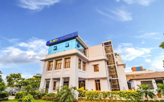 Kumar's White House Hotel