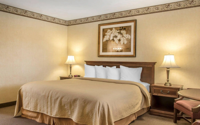 Quality Inn Breeze Manor