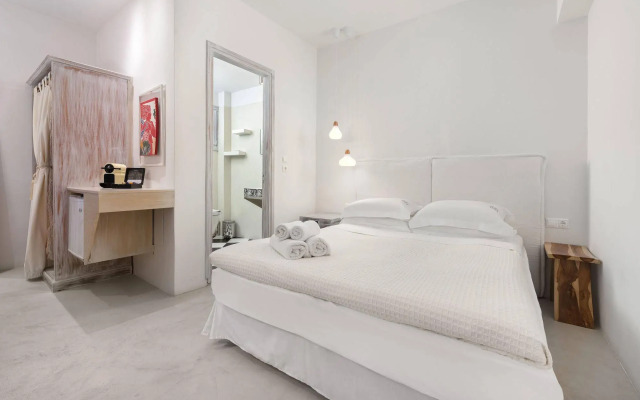 F Fine Suites- Adults Only