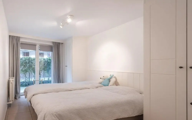 Apartment Near Albert Beach With Terrace