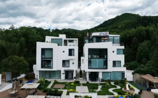 XLXW Xiangwang Wild Luxury Family Homestay With Slide Pool, Creek Trekking & River Rafting – Outside – Huzhou