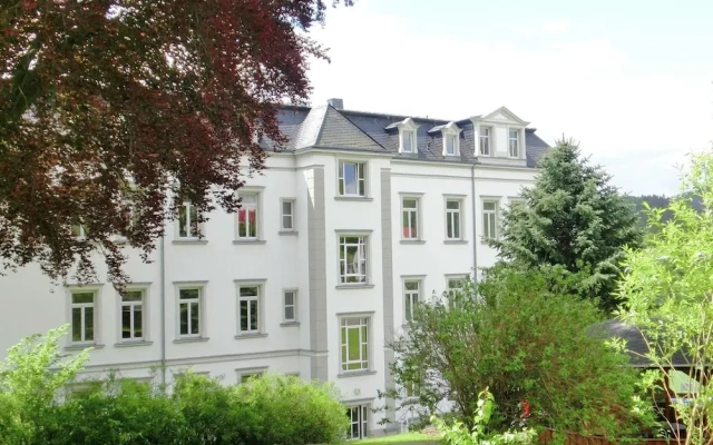 Moderne Villa in Borstendorf mit Park