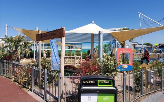 Jonstone Pines Lodge at Cayton Bay Holiday Park