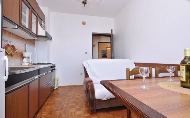 Beautiful Apartment in Starigrad Paklenica With 2 Bedrooms
