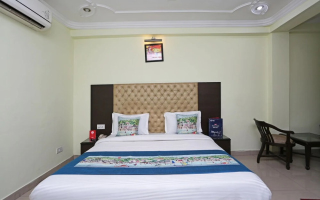 OYO 8909 Hotel Grand