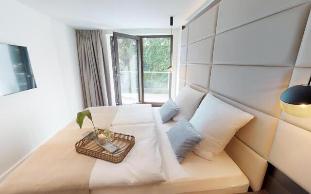 White Pearl Apartment 2.05