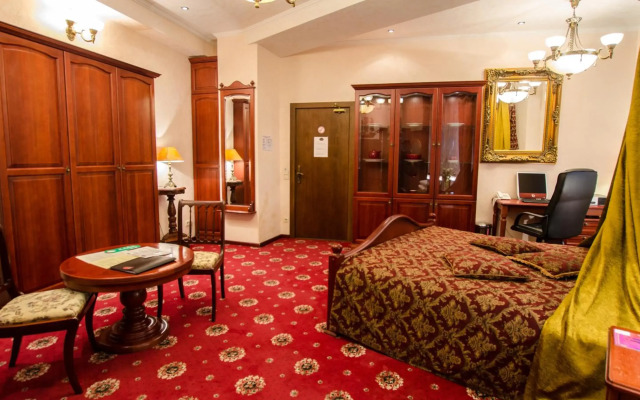 Monte Kristo Hotel