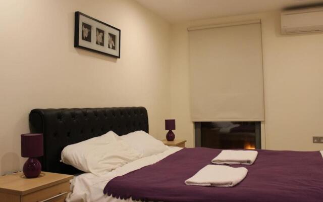 Stylish 3 Bed 2 Bath Apartment Hyde Park
