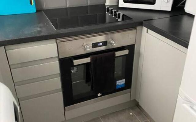 Modern 2 bed sleep 5 close to Anfield Stadium