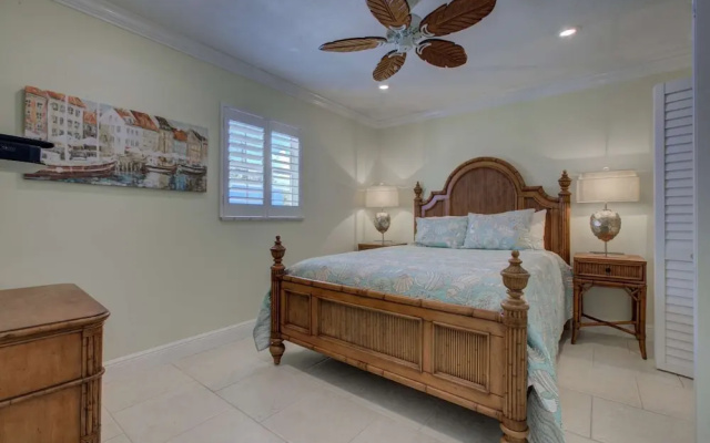 Lulu's Key House Entire 4-unit Complex