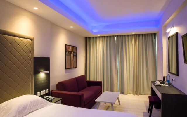 Superior Double room with city view (full double bed)