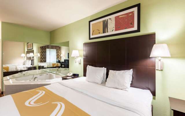 Quality Inn near SeaWorld - Lackland