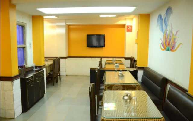 OYO 2161 Hotel Ashray