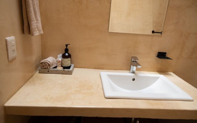 Yax Kiin Casa Boutique