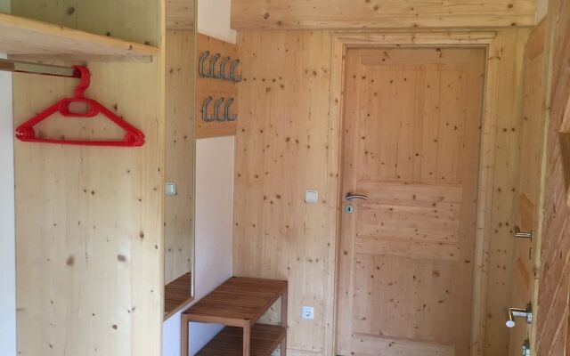 Detached Wooden Chalet with Sauna near Kreischberg