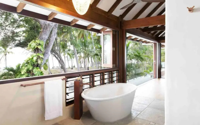 Spice At Oak Absolute Oceanfront House