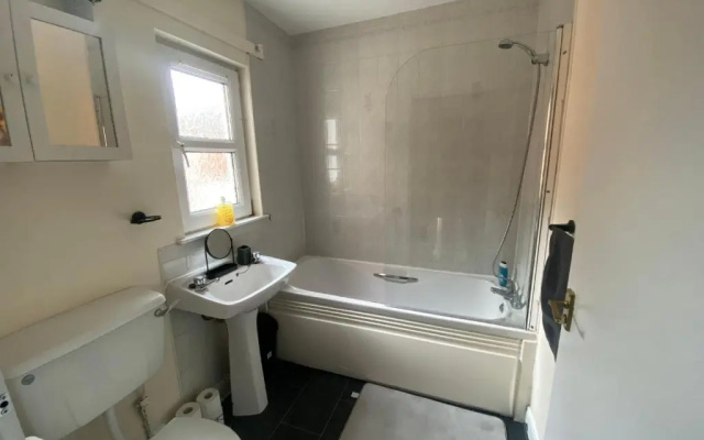 4BR House Popular Ravenhill Road