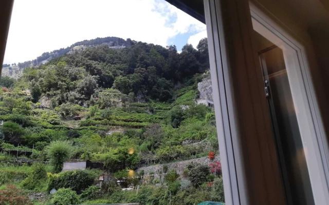 CARPEDIEM. Apartment with 59 steps-gradini. In the center of Amalfi at 650 mt from the sea with payment parking