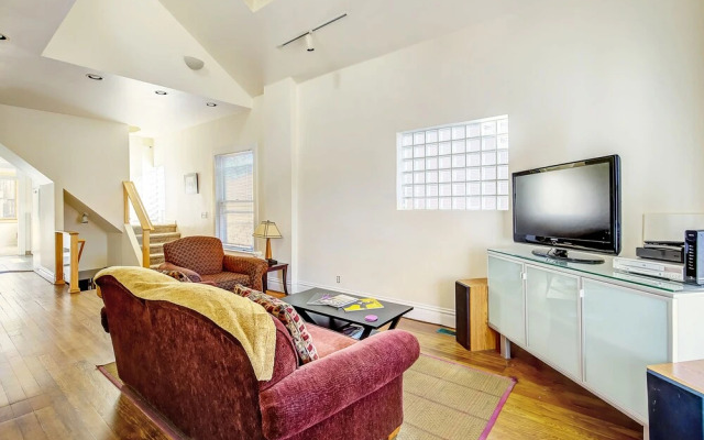 Walk to Tennyson & 32nd Ave! Sleeps 8!