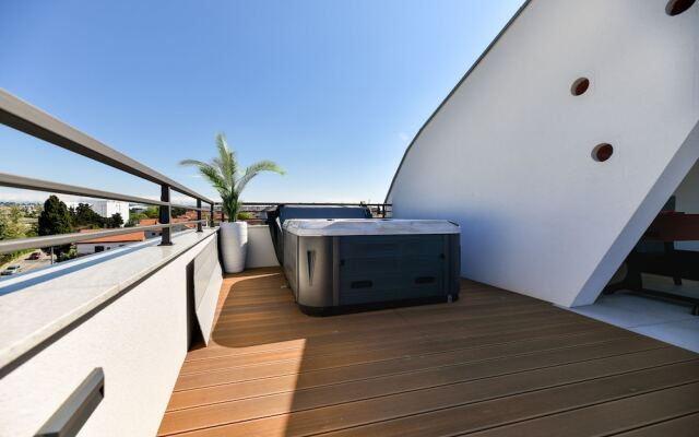 Berin Deluxe Penthouse with jacuzzi