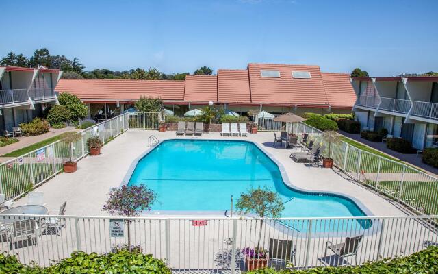 Travelodge by Wyndham Monterey Bay