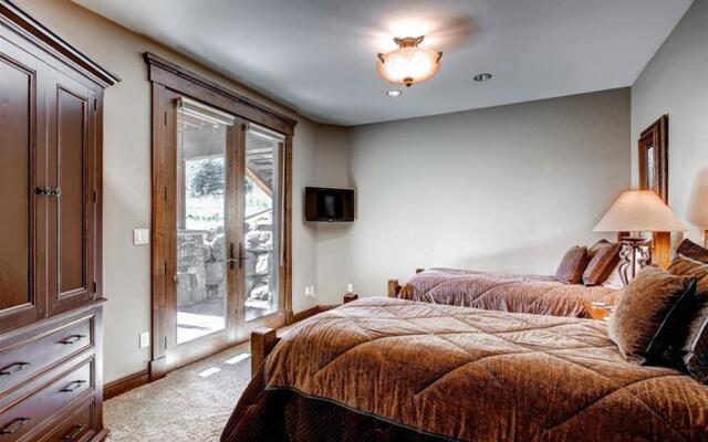 5 O Clock Lodge Peak 8 Private Home by Pinnacle Lodging