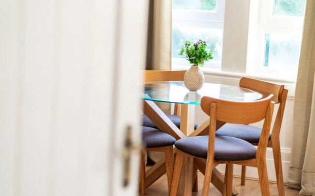 Abbotsford Apartment