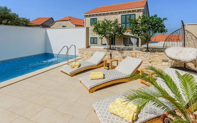 Villa Stone Pearl - Two Bedroom Holiday House With Pool