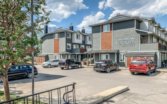 The Norquay, Pet-Friendly 2 Bed with Mtn View