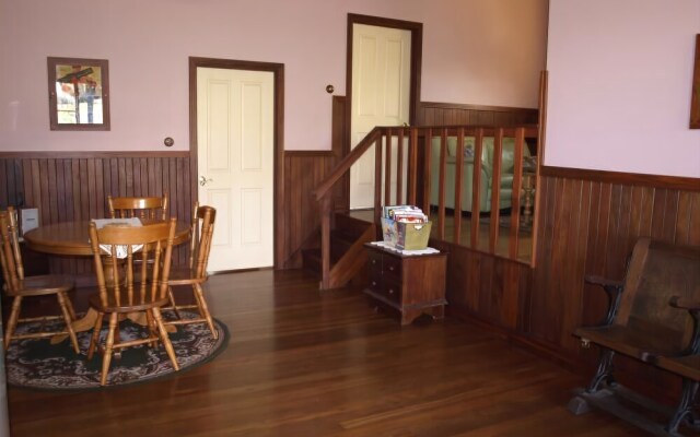 Pemberton Old Picture Theatre Holiday Apartments