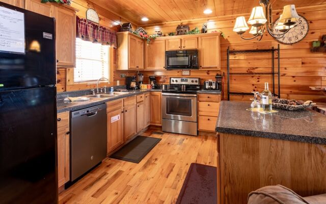 SmokyStays Bears Den Cabin