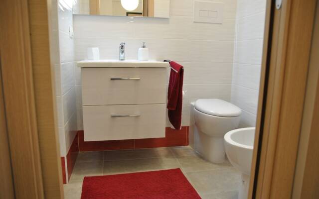 Air-conditioned Apartment With Patio, Wifi and Parking