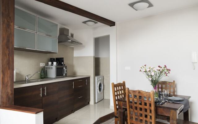 Leo Apartments Old Town Residence