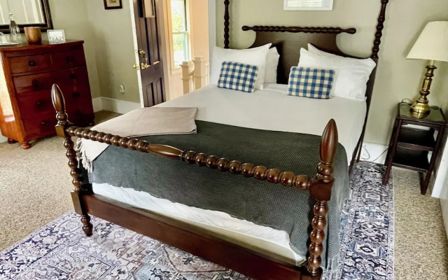 The Inn at Gristmill Square