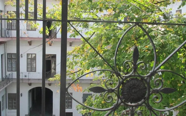 Gold Street Apartment