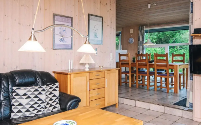 Secluded Holiday Home in Henne near Beach