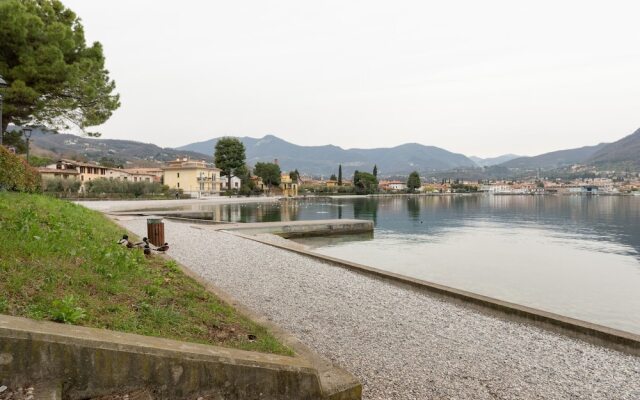 Simplistic Holiday Home in Salò near Lake Beach