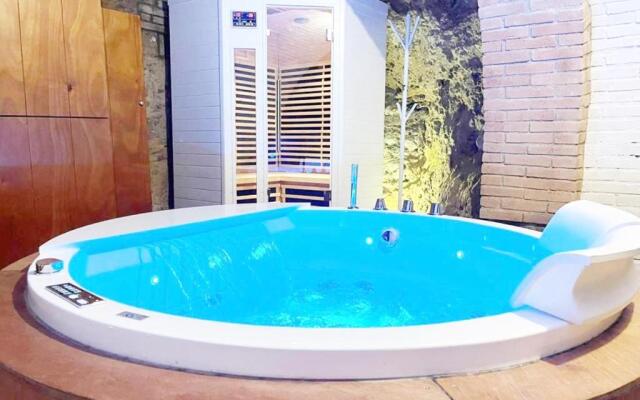 Suite in Love 21 by Zoom in Earth (Adults Only)