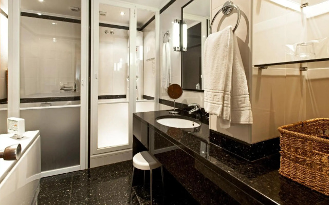 Carcavelos Beach Hotel